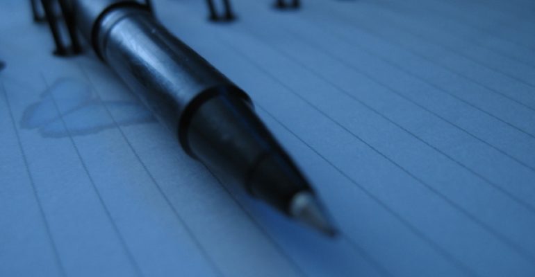 pen-paper-close-up-1463021-640x480